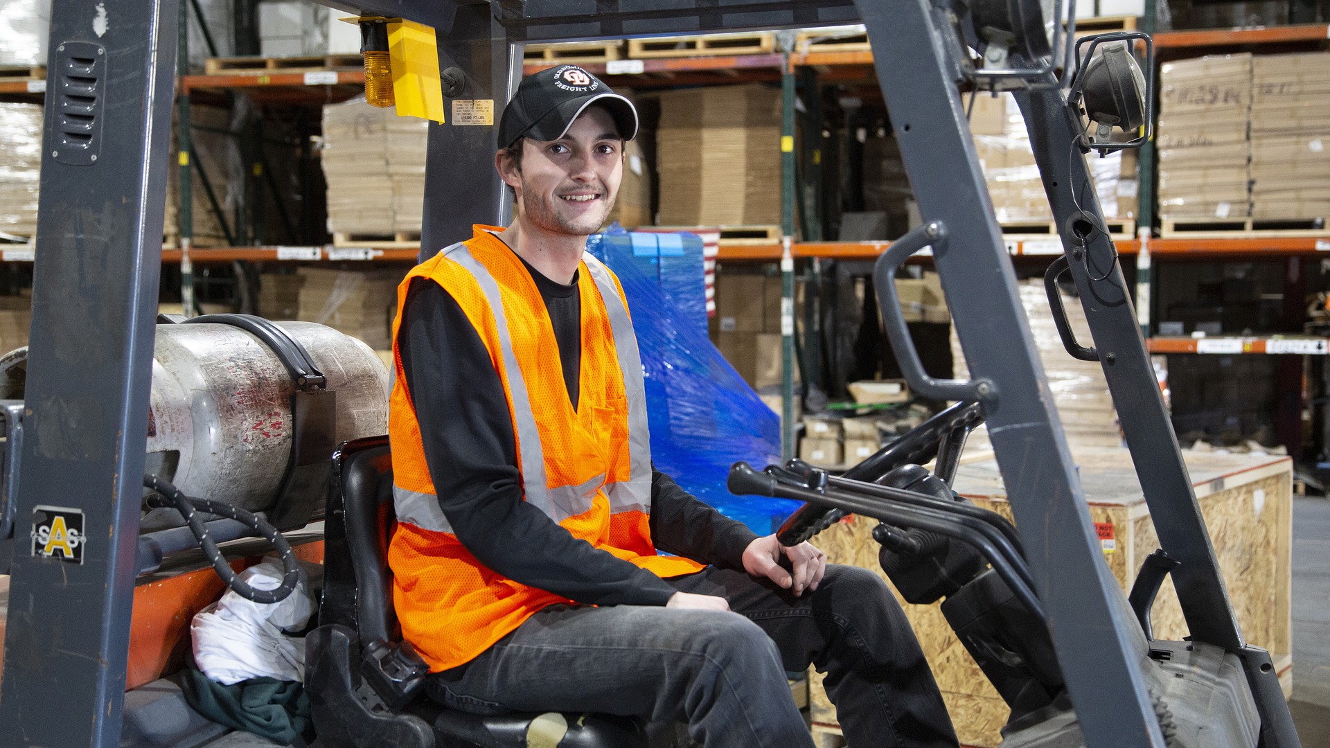 forklift-g6267f5963_1920